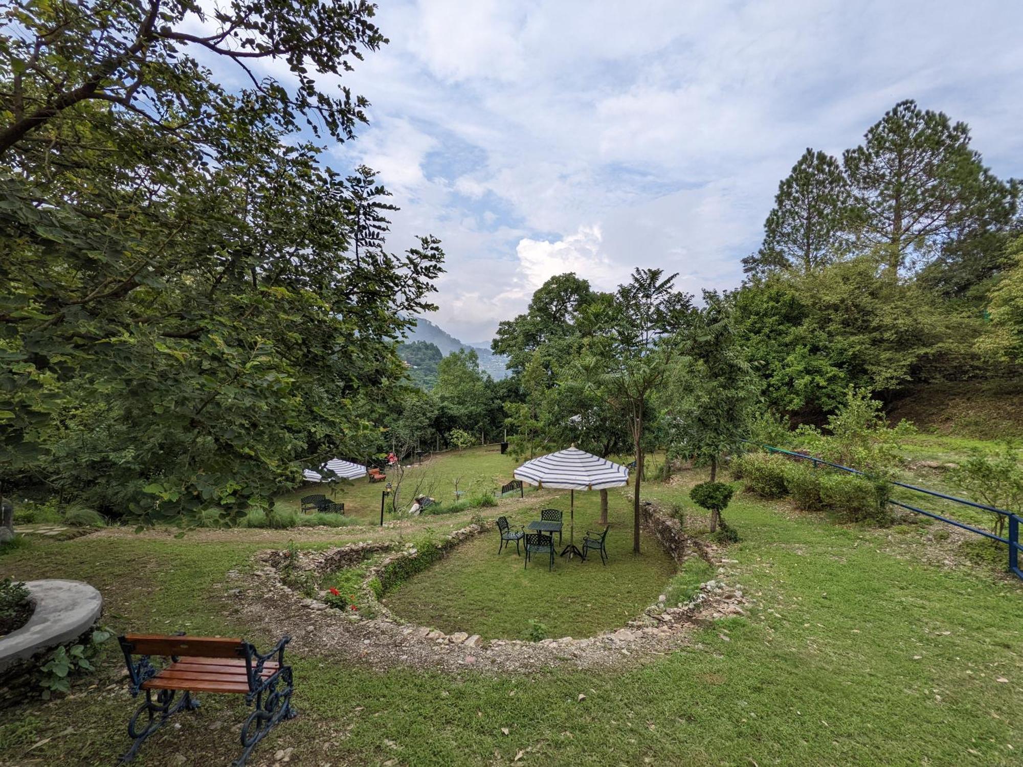 Blue Book At Gethia, Nainital Hotel Exterior foto